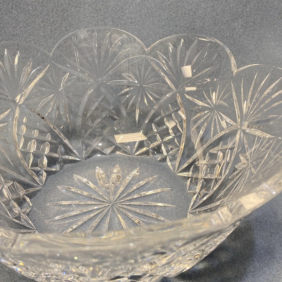 Waterford Crystal Salad Bowl with Scalloped Edging 9- inch Round - Picture 9 of 13